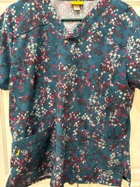 WonderWink Teal Floral & Geometric Print Scrub Top